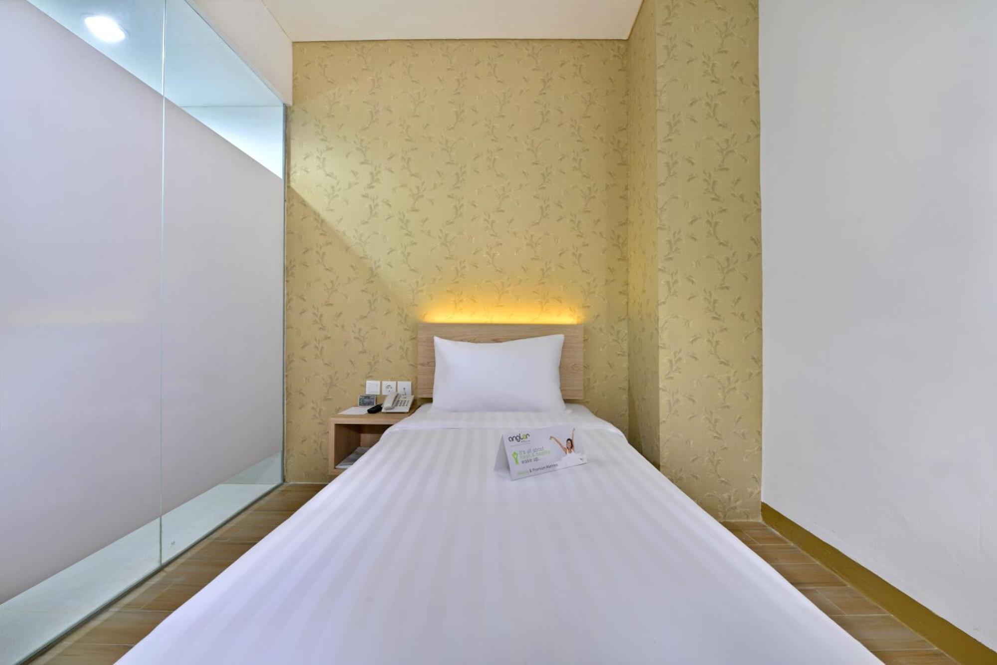 Whiz Hotel Falatehan Jakarta Exterior foto