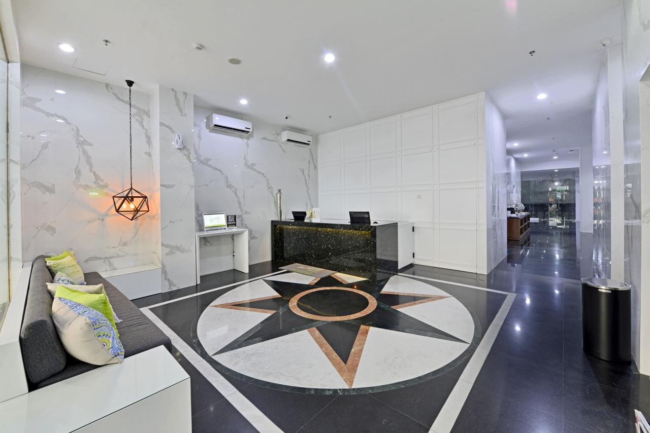 Whiz Hotel Falatehan Jakarta Exterior foto